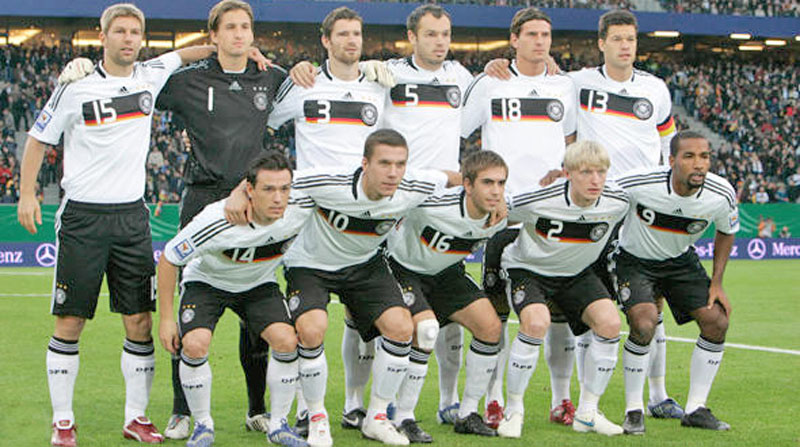 Prime de câte 300.000 de euro pentru fiecare fotbalist din naţionala Germaniei, în cazul câştigării Euro-2012